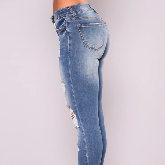 Distressed Ankle Jeans 💕 - Picture 4 of 4